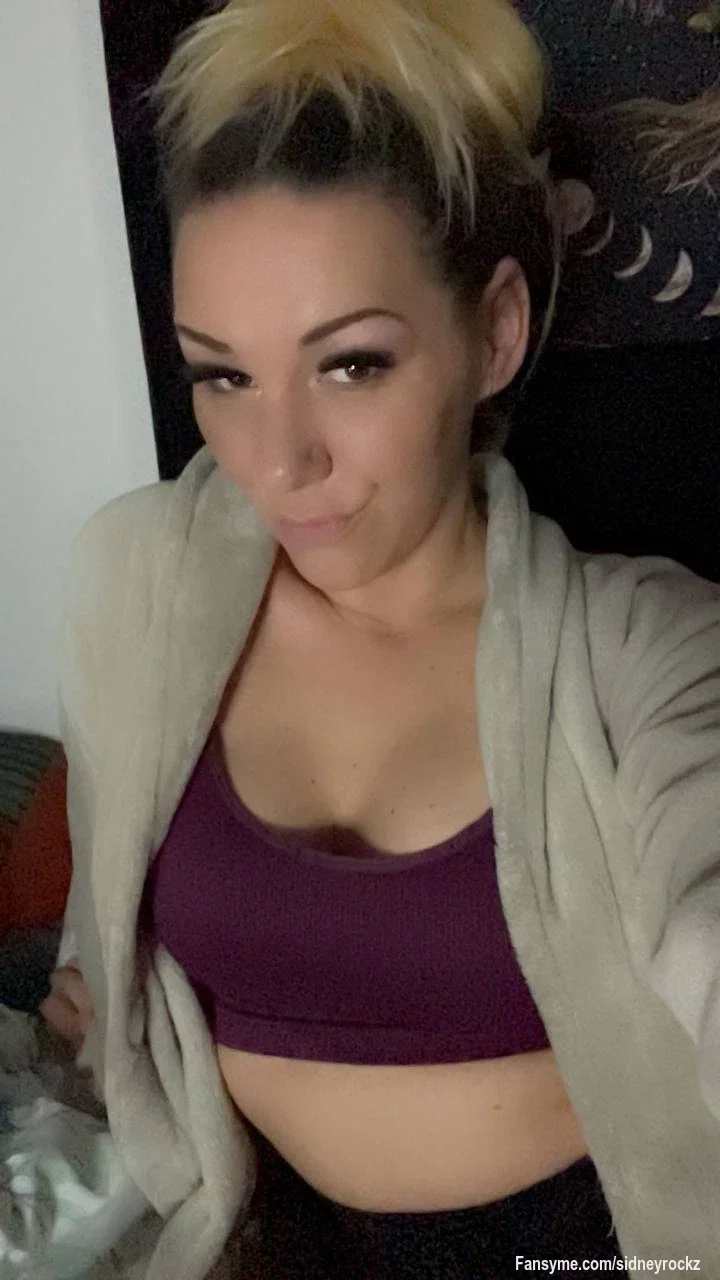Guten Morgen ihr Lieben! ☀️
Frisch aus dem Bett und schon bereit für den Tag! 😊 Wie habt ihr geschlafen? Lasst uns heute etwas Schönes draus machen! ✨

Good morning everyone! ☀️
Fresh out of bed and already ready for the day! 😊 How did you sleep? Let’s make today something beautiful! ✨

#wet #ass #blond #pussy #curvy #german #horny #fansfollowme