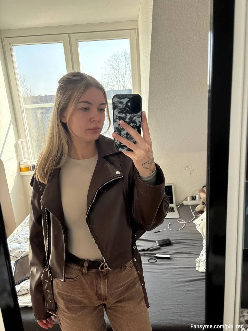 Ganz normal aus dem Haus gegangen heute…
wenn ihr wüsstet, wie der Tag geendet ist 👀

🤫 Ein geiler Shooting Tag geht zu ende - es war sehr wild 😱🔥😈