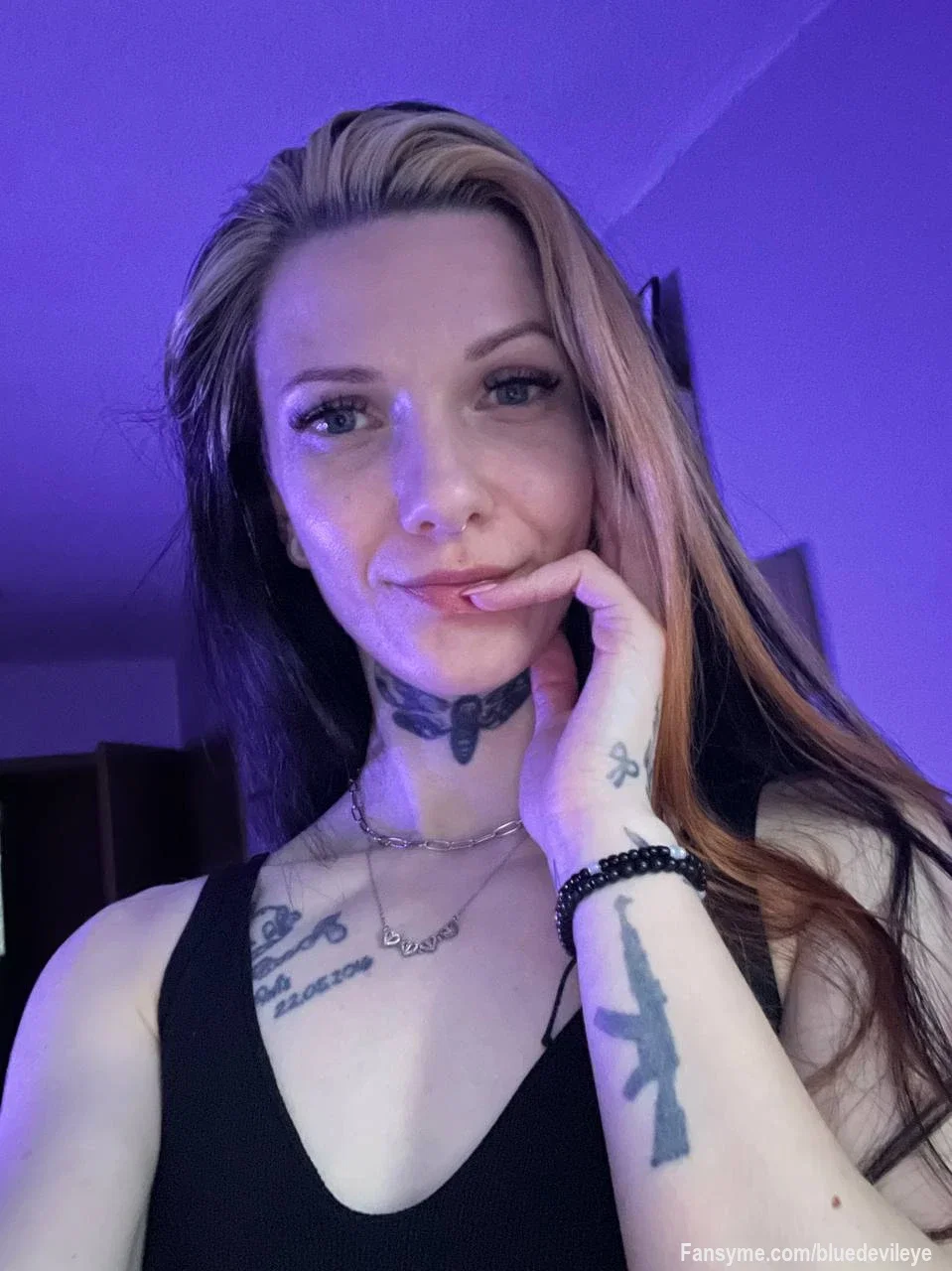 Dieses Licht… diese Stimmung…
und ich ganz allein hier 😌

Was wohl passiert, wenn du jetzt bei mir wärst…?

Ich glaube, du würdest nicht mehr weg wollen 😈✨