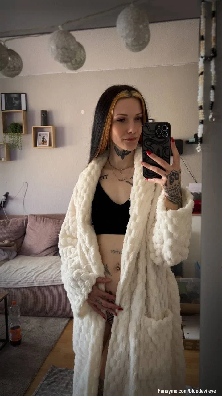 So gemütlich… und trotzdem so verführerisch 😏

Ich könnte ihn gleich einfach fallen lassen…
die Frage ist nur: bist du bereit dafür? 🔥 😈🤫