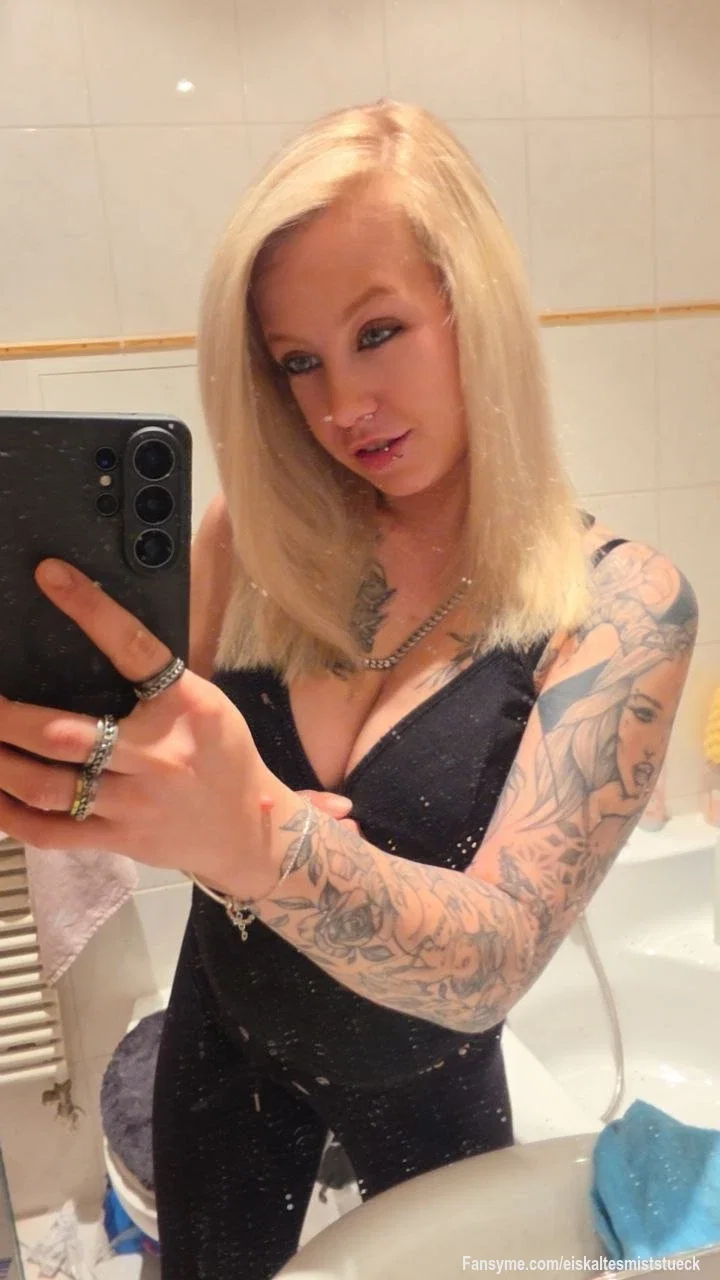Das Outfit ist schon eng… aber meine Fantasien sind enger 😈

und die zeig ich dir aber nicht hier…

Klick dich rein, wenn du mehr sehen willst 💋