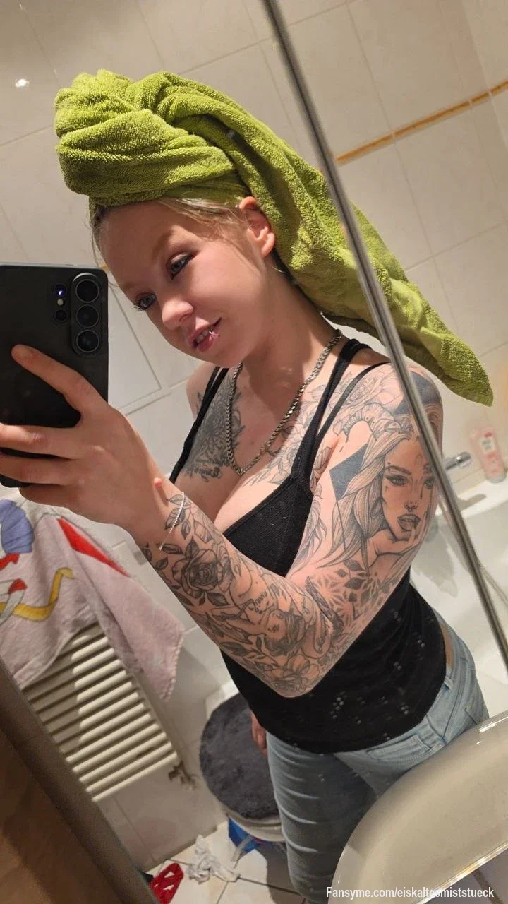 Frisch geduscht… horny und hin/her gerissen  😏

aber vielleicht zieh ich mich auch gleich wieder aus… und dreh einen heißen Film für dich 🤫👀🔥