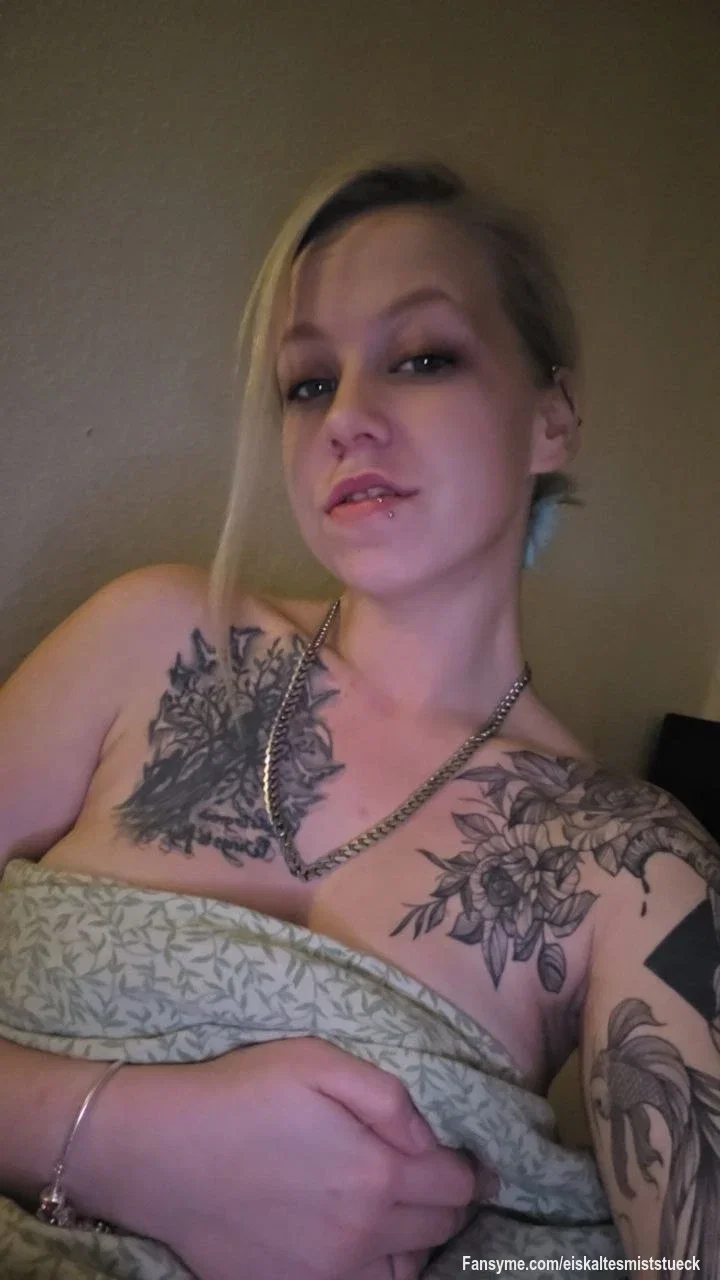 Soll ich die Decke noch ein Stück weiter runterziehen…? 😈🔥

oder willst du lieber sehen, was darunter passiert…

👉 Der Rest wartet schon auf dich 💋