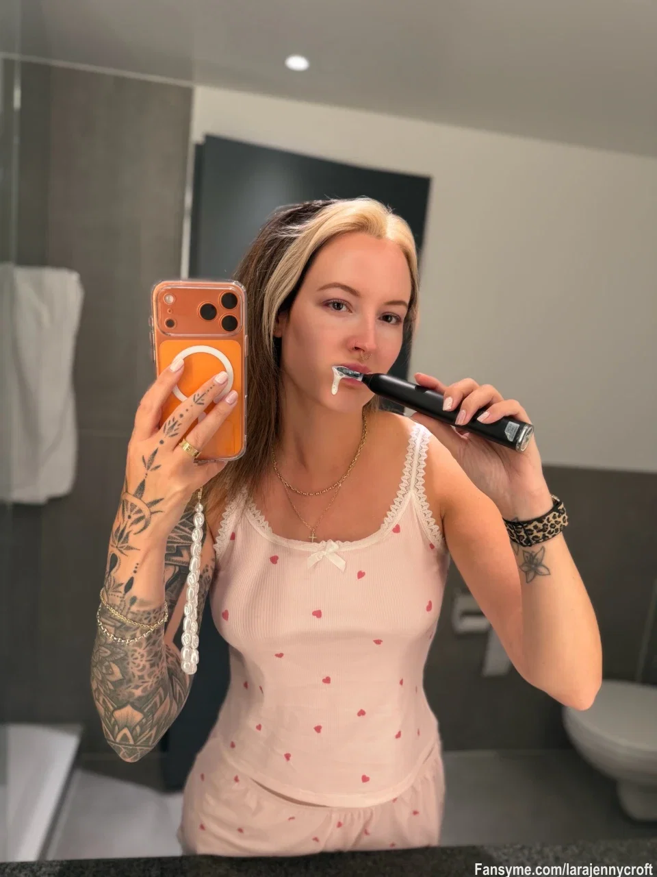 Guten Morgen ☀️ 
Hoteldate? 😜