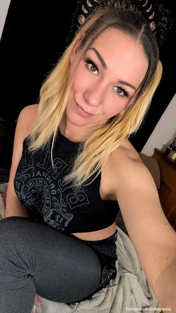 Das Wochenende beginnt…
und ich versuche gerade, mein Herz ein kleines bisschen zu reparieren 🖤
Also sei heute lieb zu mir… vielleicht brauche ich genau das. ✨

The weekend begins…
and right now I’m trying to heal my heart a little bit 🖤
So be sweet to me tonight… maybe that’s exactly what I need ✨

#GroßeTitten #GermanMILF #BigBoobs #DeutscheMilf #HotMilf #BustyMilf #MilfBoobs