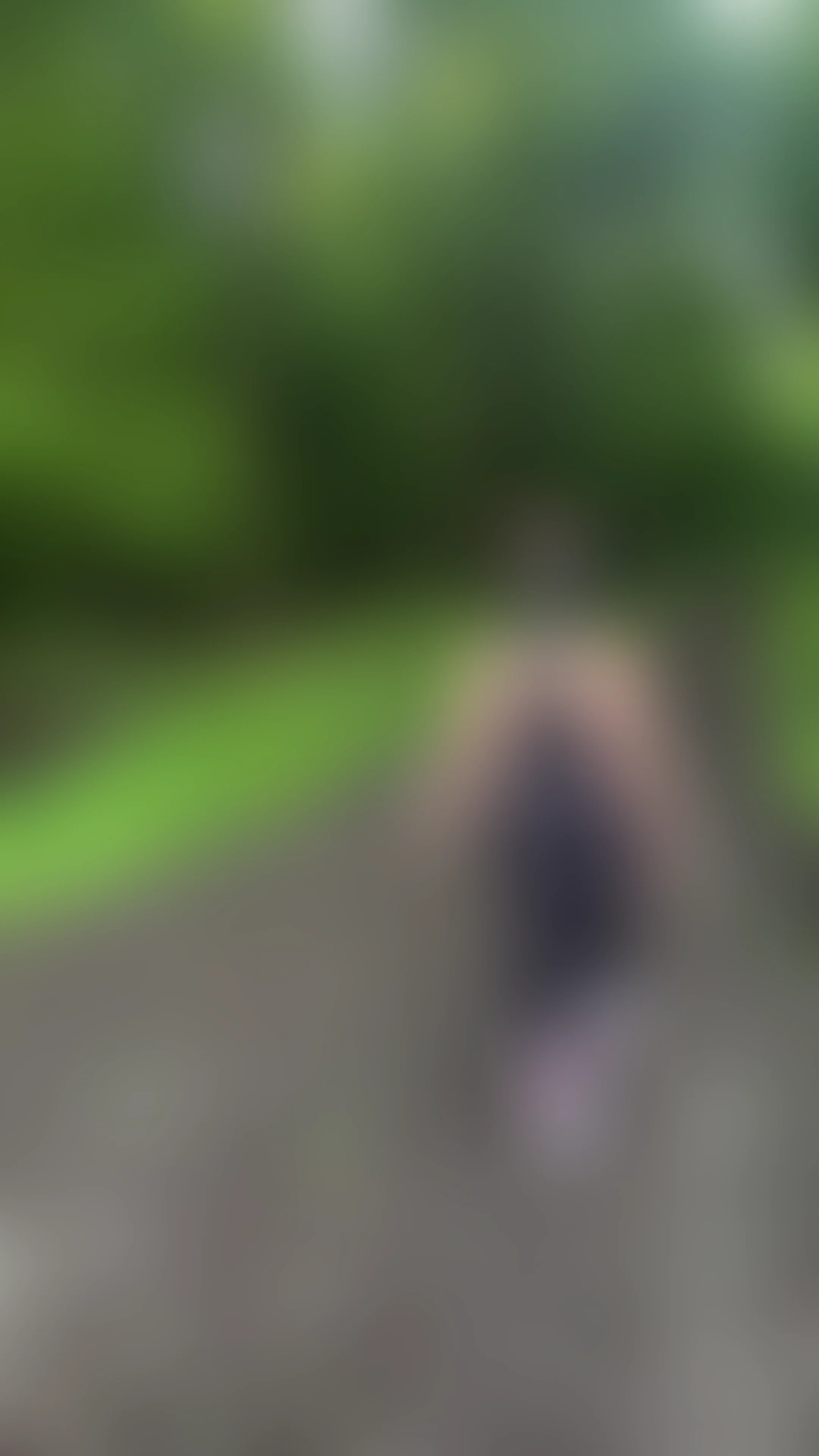 Durch den Wald… aber garantiert nicht brav 😈
Maske auf, Blick nach vorne und trotzdem nur versautes im Kopf 🖤

#camdiamonds #h2gcd