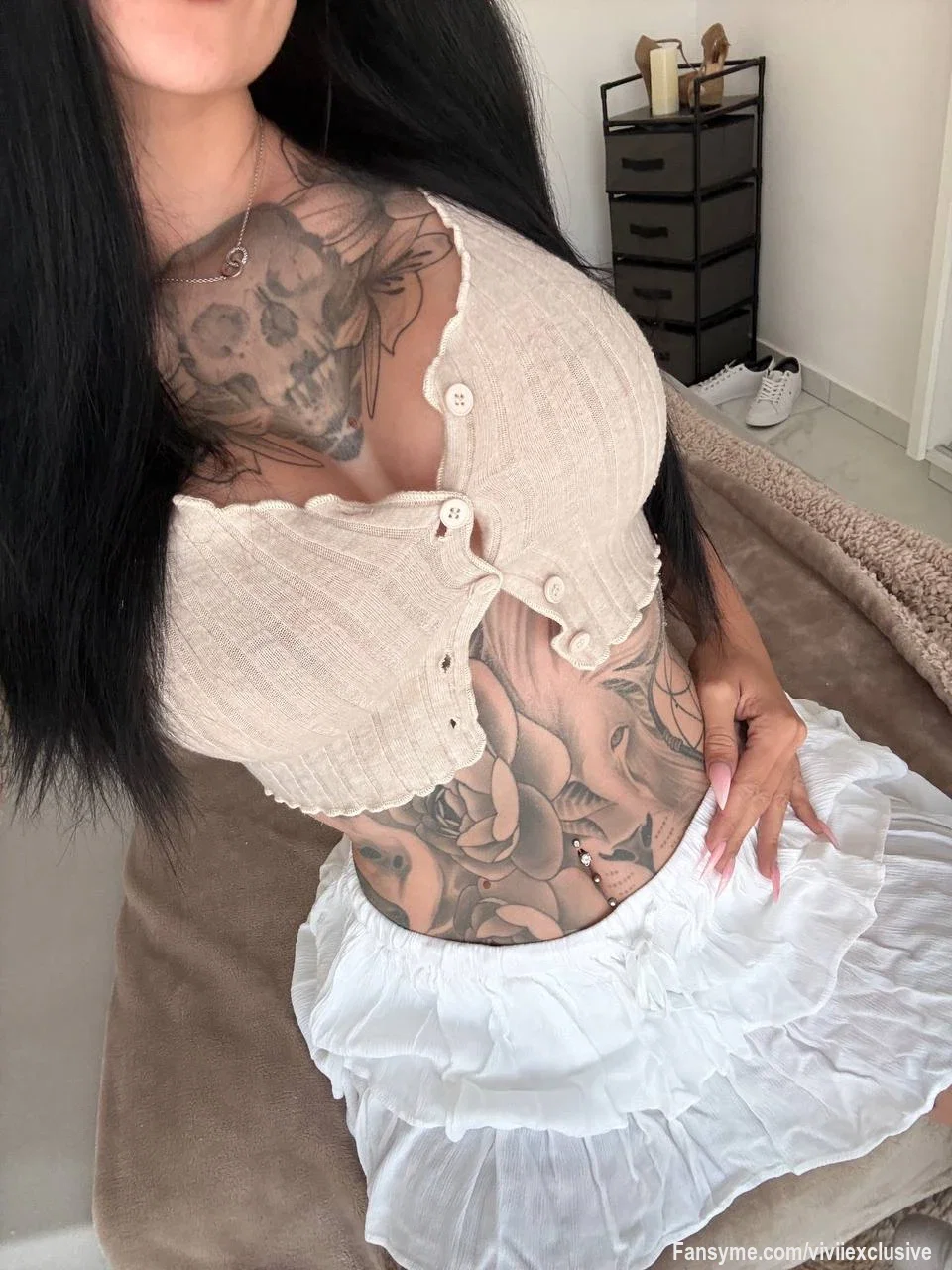 Heute trag ich nur gute Laune… und ziemlich gefährliche Gedanken 😏

Meine Finger waren nach diesem Foto definitiv nicht untätig… 🤤🤤🥵