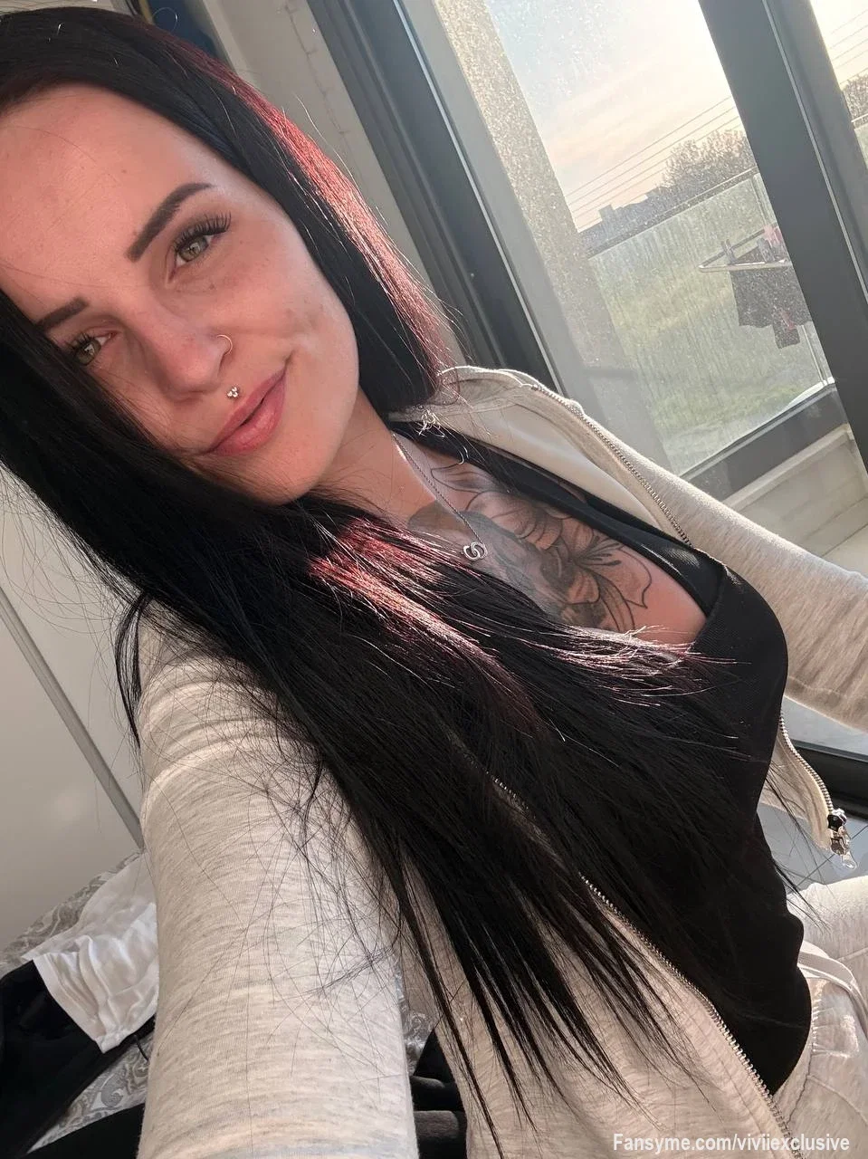 Der Blick kurz bevor aus süß ganz schnell gefährlich wird… 😏

Ich glaub wir beide wissen, was du dir gerade vorstellst 💋

Lass uns einen geilen Dirtytalk starten 😏