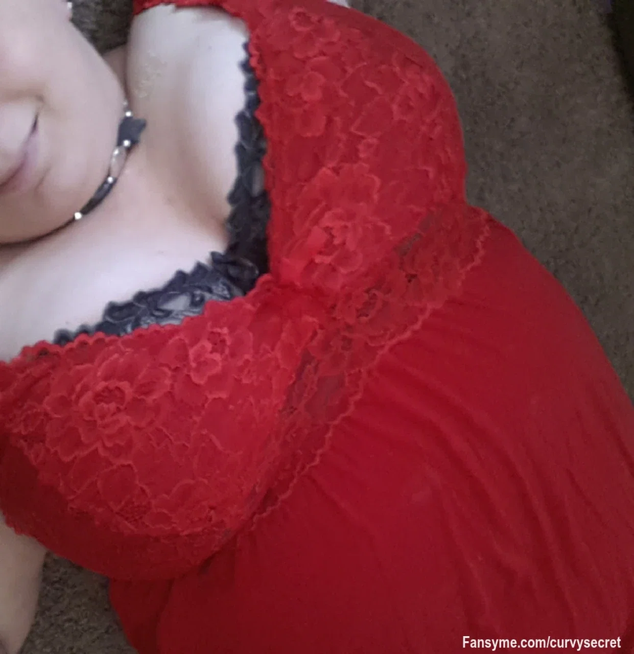 Rot ist heute meine Lieblingsfarbe. ❤️
Würdest du mich so gerne näher kennenlernen? 😘#redlingerie #bigboobs #bbw #curvy #milf #deutsch #amateur #lingerie