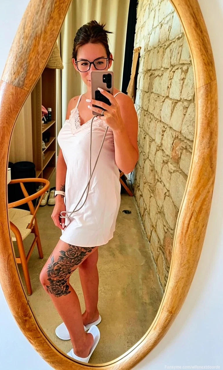 Mehr als das trage ich auf keiner Datenight. 

Interessiert es dich was ich noch so alles an oder ausgezogen habe??

#milf
#bigboobs
#hotwife
#girlfriendexperience