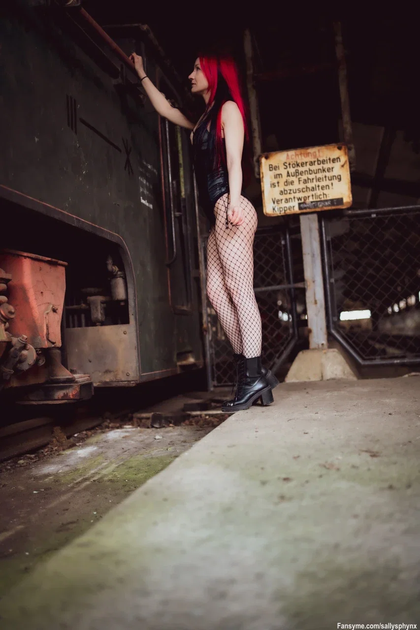 Zwischen Rost, Staub und verlassenen Gleisen entstanden diese Bilder… 🖤
Lost Places haben einfach eine ganz eigene Atmosphäre.
Mehr davon gibt’s jetzt für meine Abonnenten zu sehen 😉

Amidst rust, dust, and abandoned tracks, these images came to life… 🖤
"Lost Places" simply possess an atmosphere all their own.
More of this is now available for my subscribers to see 😉