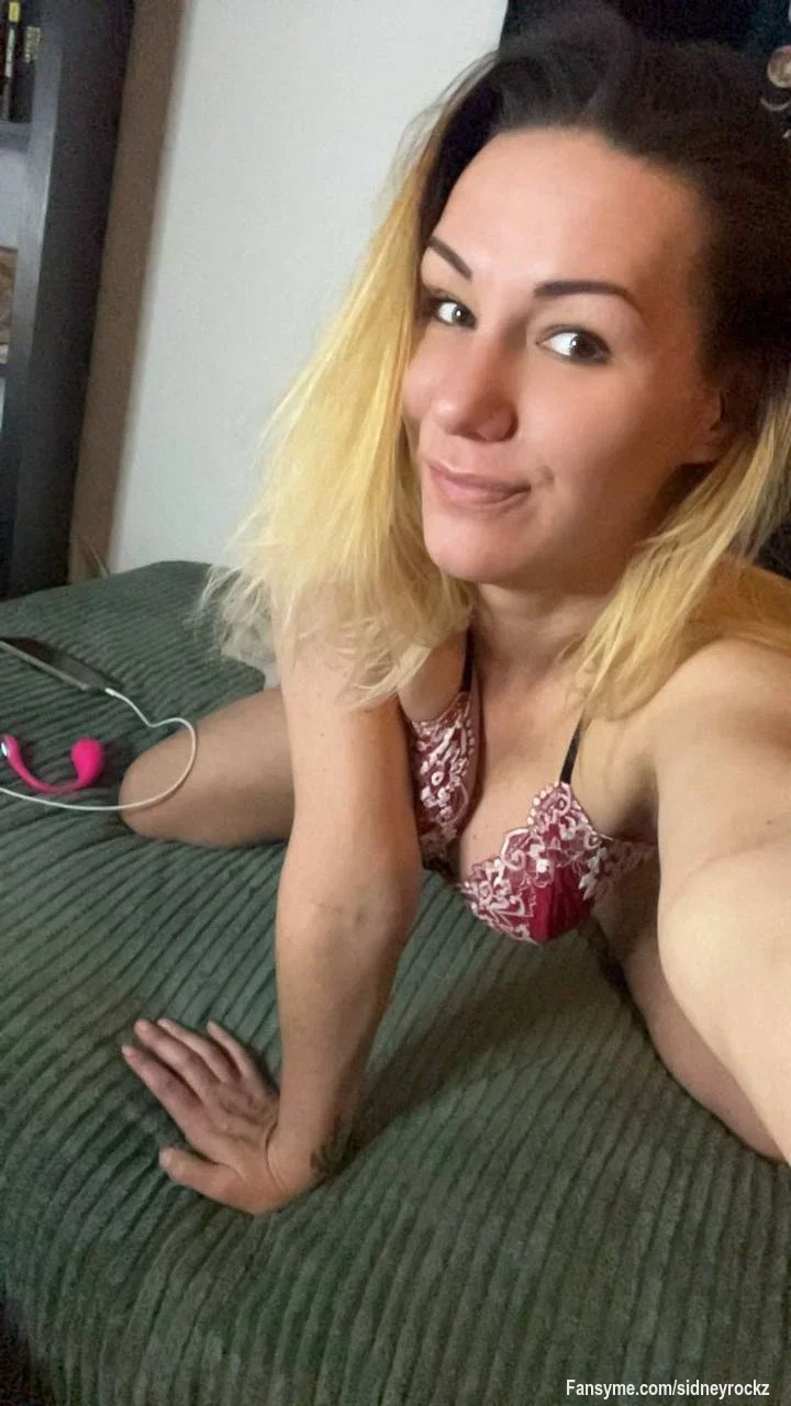 Hey ihr Süßen ❤️
Na, gefällt euch mein unschuldiger Blick? 😏 
Aber unter diesem roten Spitzen-BH wartet noch viel mehr auf euch...
Wer mehr sehen will, sollte unbedingt abonnieren 🔥

Hey Sweeties ❤️
Do you like my innocent look? 😏 
But there’s so much more waiting for you under this red lace bra...
If you want to see more, you should subscribe right now 🔥

#GermanMILF #HotMilf #GroßeTitten #DeutscheMilf #MilfNextDoor #BigBoobs