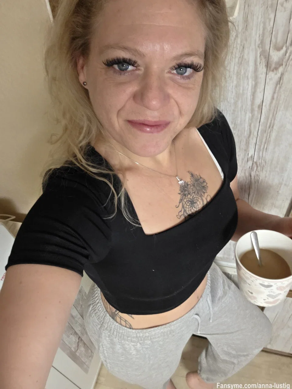 Guten Morgen... Hast du deinen Morgenkaffee schon getrunken? Oder fehlt deinem Morgen noch etwas Süßes? 😉

#dessous #milf #bigboobs #blond #boobs #curvy #geil