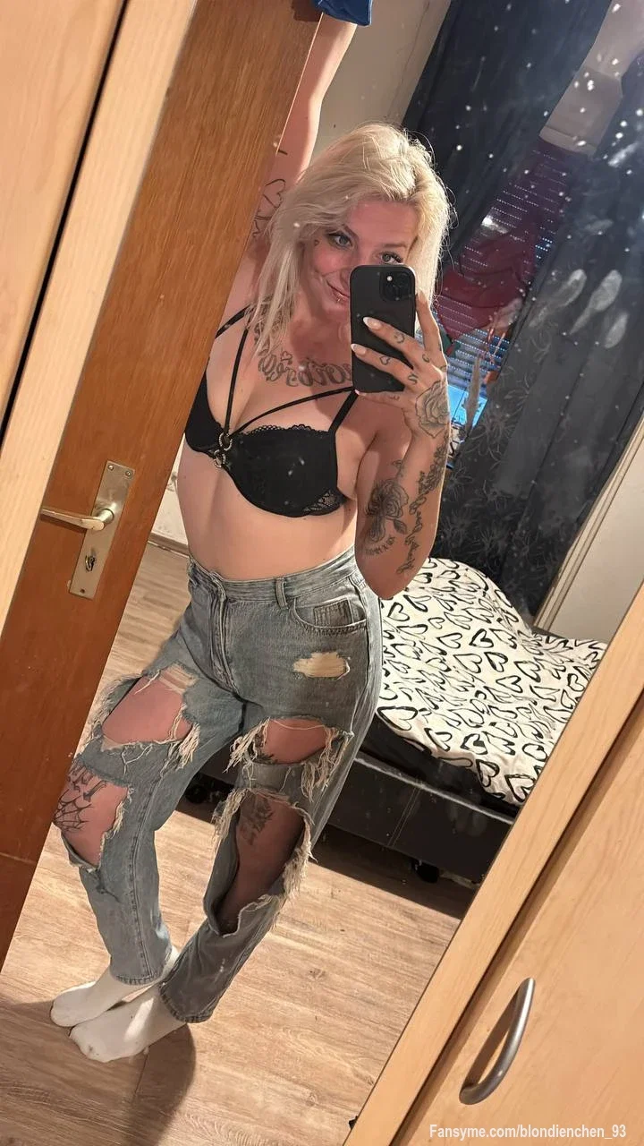 Wer freche Blicke verteilt, muss auch mit den Konsequenzen rechnen. 😈🖤

Und ich habe heute definitiv Lust auf ein bisschen Ärger... Du auch?😏😈