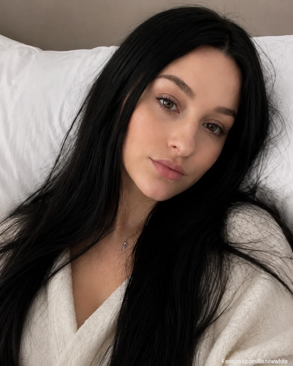 Guten Morgen meine Jäger☕️👩🏻‍💻

#nieohnecaffeé #milf #bed #bett #daily #longhair #h2gcd #camdiamonds