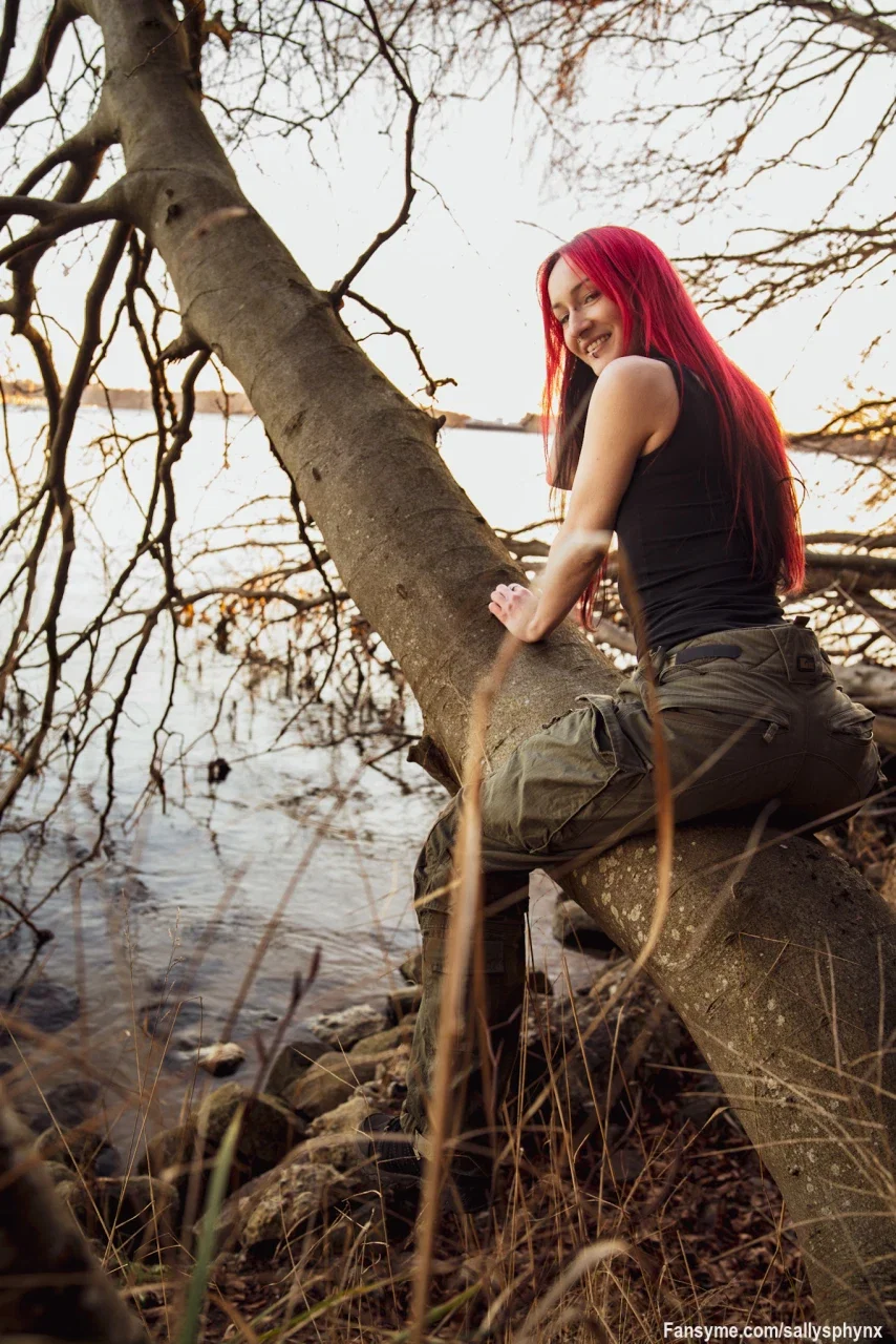 Verbringst du auch so gerne Zeit in der Natur? 🌿
Was nach diesen Bildern passiert ist, gibt's kostenlos für meine Abonnenten zu sehen... 😜🔥

Do you love spending time in nature as much as I do? 🌿
What happened after these photos were taken is available for my subscribers to see—for free... 😜🔥