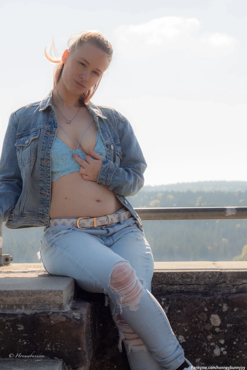 Hey Magst du mit mir raus gehen?
Hey, would you like to go out with me?💋

Ein Abo erlaub dir alles zu sehen und kostenlos mit mir zu schreiben.
Wer mehr will muss mehr..😌Hart aber fair🔥
Einmal im Monat ein Besonderes Spezial und auf Meine Videos immer Fette Rabatte😌😉
A subscription allows you to see everything and write with me for free.
Those who want more must have more.. 😌Hard but fair🔥
Once a month a special special and on my videos always fat discounts😌😉

#sexy #ass #cutegirl #hot #horny #fansfollowme #german #sweet #spicyvibes #teen #teengirl