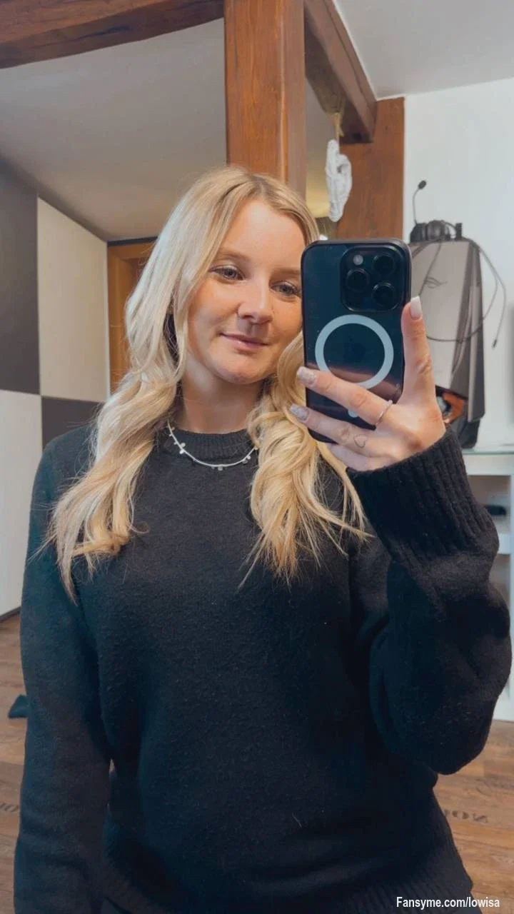 Ganz egal, wie schlicht mein Outfit heute aussieht – unterschätze niemals die Frau darin. 🖤😏 

Ich brauche keine auffälligen Reize, um Aufmerksamkeit zu bekommen. Ein Blick, ein Lächeln und die richtige Ausstrahlung reichen völlig aus. 🔥👑

Traust du dich mich kennen zulernen?