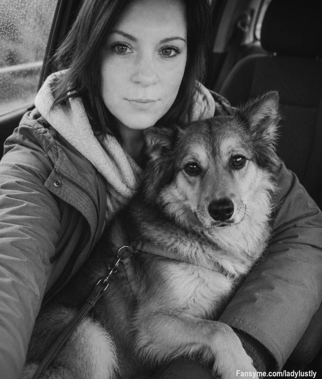Hallo meine Lieben!
Ich war jetzt länger nicht online. In der Zeit in der ich nicht online war, habe ich vor einigen Monaten meine Hündin meli adoptiert, aus dem Tierschutz. 
Ich hoffe es geht euch gut!