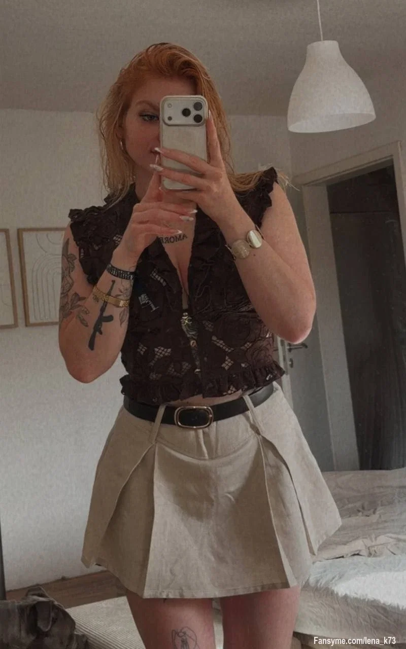 Manchmal reicht ein Blick, um Kopfkino auszulösen... 🖤🔥

Und glaub mir, das hier ist erst der Anfang. Würdest du mir widerstehen können? 😏

Mehr bekommst du ganz privat von mir zusehen 💫