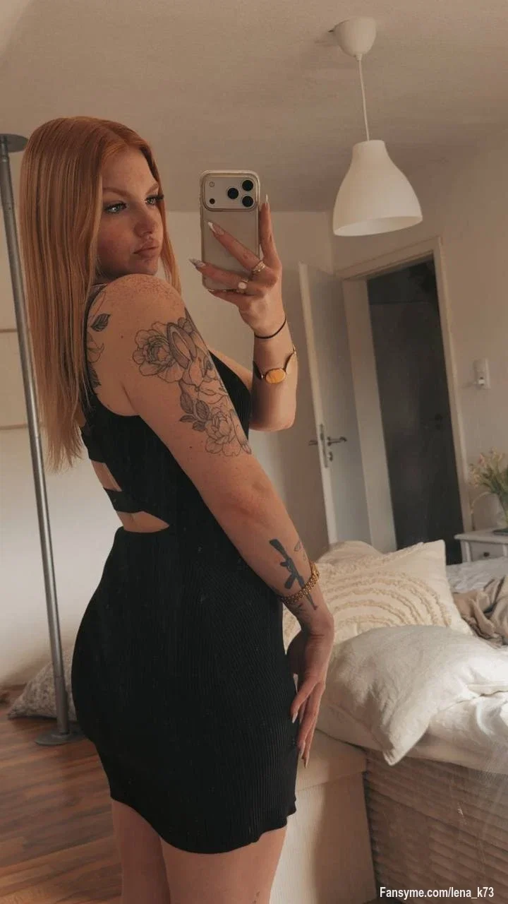 Elegant von vorne, gefährlich aus jedem anderen Winkel... 😈🖤

Wer würde mir in diesem Kleid widerstehen? 😏🎥