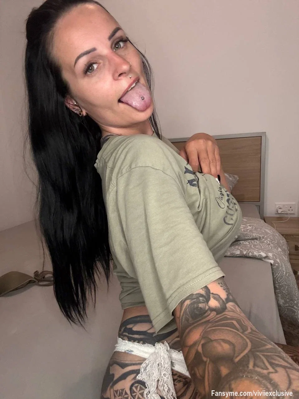 Heute bin ich nicht hier, um brav zu sein. 😜🖤

Manchmal muss man die freche Seite einfach rauslassen. 😈🔥

Wer mich kennt, weiß genau, dass das erst der Anfang ist... 👀❤️‍🔥