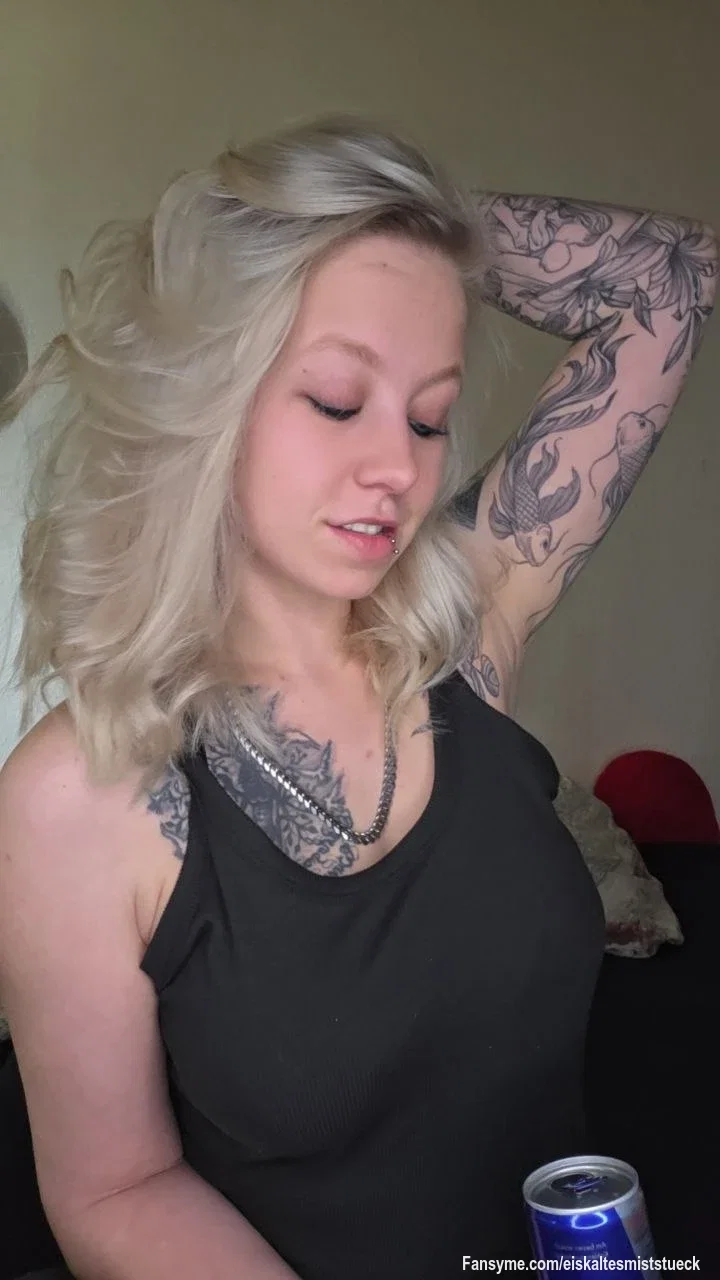 Ein Energy Drink für den Körper... ⚡️🥤
Und ein paar ziemlich unartige Gedanken für den Kopf. 😈🔥

Je länger ich darüber nachdenke, desto frecher wird mein Grinsen. 👀🖤

Vielleicht sollte ich manche Ideen wirklich mal umsetzen... 😏💋❤️‍🔥

Willst du es sehen? 😏🥵🔥
