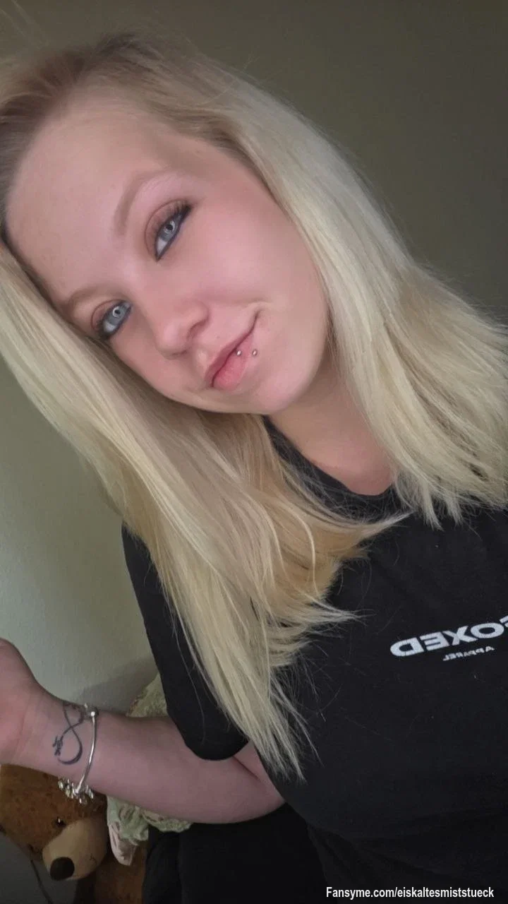 Vielleicht sollte ich aufhören, so zu schauen... 😏🖤

Andererseits gefällt mir der Gedanke, was das gerade mit dir macht. 😈🔥❤️‍🔥