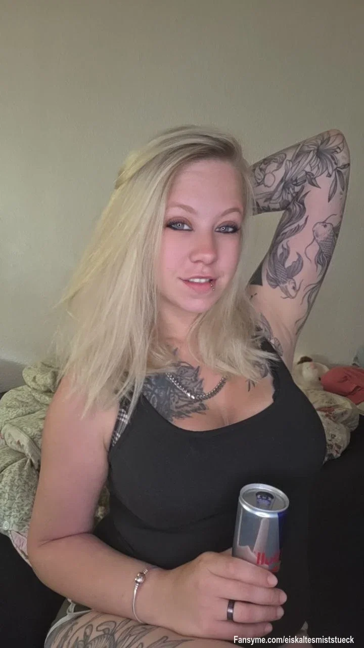 Eine Hand in den Haaren, ein Blick voller schlechter Ideen... 😈🖤

Mehr braucht es manchmal nicht, um das Kopfkino in Gang zu setzen. 🔥👀

Ich warte mit einem heißen versauten Sexchat auf dich Schreib mir  😘