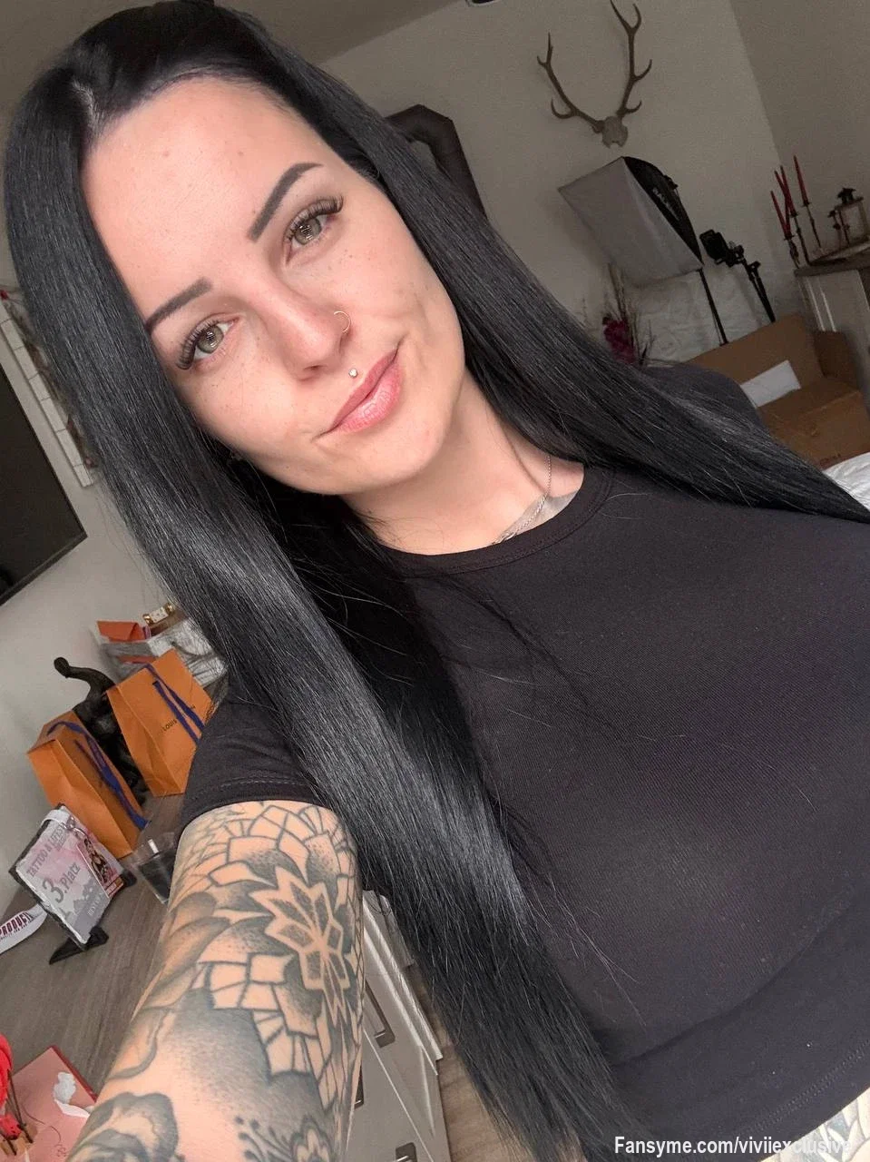 👑🔥 TREUESTER / AKTIVSTER FAN DES MONATS GESUCHT! 🔥👑

Diesen Monat suche ich jemanden ganz Besonderen... 😘🖤

Jemanden, der regelmäßig dabei ist, meine Beiträge feiert, mit mir schreibt und mich unterstützt. 💋

✨ Likes
✨ Kommentare
✨ Nachrichten
✨ Aktivität auf meinem Profil
✨ Unterstützung während des Monats

Am Monatsende krönt sich einer von euch zum „Treuesten Fan des Monats“ und erhält eine exklusive Überraschung von mir. 👑💎

🎁 Zu gewinnen:
💌 Persönliche Nachricht von mir
🔥 Exklusiver Bonus-Content
👑 Ein besonderes Fan-Highlight auf meinem Profil
✨ Eine Überraschung nur für den Gewinner

Wer wird sich diesen Monat den Titel sichern? 😘

Zeig mir, dass du mehr bist als nur ein Zuschauer... vielleicht gehörst du schon bald zu meinen VIP´s. 🖤🔥