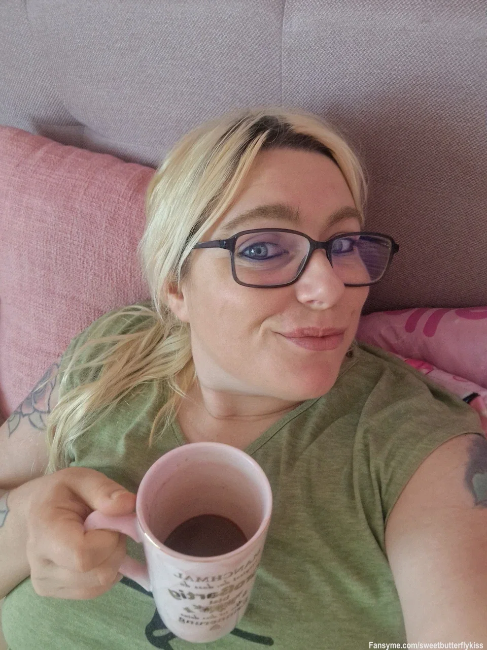 Guten Morgen ☕ Wünsche euch einen schönen Start in die Woche 🌞 Am Nachmittag gibt's was schönes für meine Abonnenten 🌹❤️