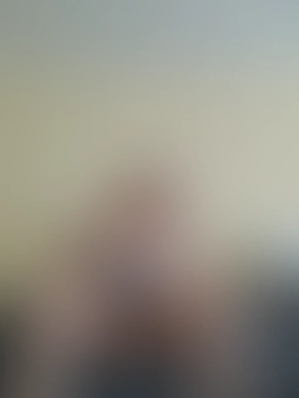 Bequem eingepackt, aber die Pose spricht Bände... 😉 Wer sagt denn, dass man auf der Couch immer nur brav rumsitzen muss?

Ein süßes Lächeln für die Timeline, während ich die Beine breit mache und ganz entspannt den Tag genieße. Wenn dir gefällt, was du hier kostenlos siehst, dann lass mir unbedingt ein Like da – heute bin ich in absoluter Plauderlaune! 🖤✨