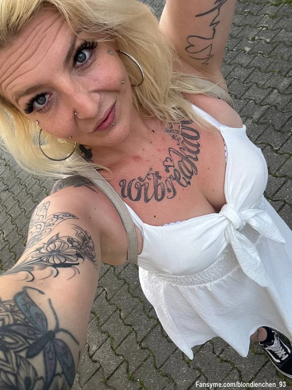 Ich liebe dieses Kribbeln, wenn ich weiß dass ihr euch fragt was als Nächstes kommt .... 😏

Keine Sorge... ich habe noch ein paar Überraschungen für alle, die gerne etwas mehr von mir sehen. 🖤💋