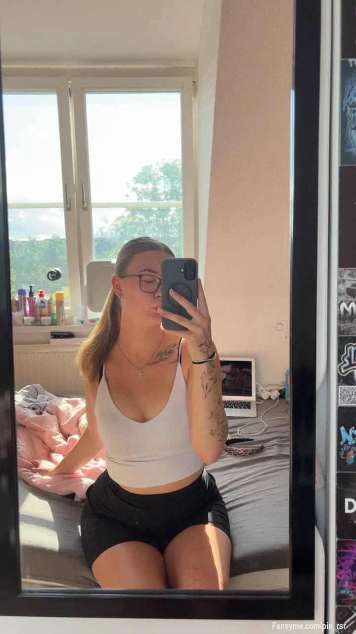 Heute habe ich eine heiße Überraschung für dich 🥵

Slide in deine DM´s und schick mir das Wort "Überraschung" 

Ich freue mich auf deine Reaktion 😈🔥