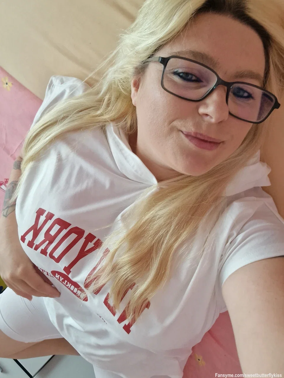 Guten Morgen, meine Lieben! ☀️☕️ Der erste Kaffee läuft und ich starte ganz entspannt in den Tag. Wer von euch ist auch schon wach und braucht erst mal einen Koffein-Kick? 🙋‍♀️

Ich wünsche euch allen einen wunderschönen, stressfreien Tag! Lasst mir gerne ein Like da, wenn ihr auch  kein Morgenmuffel seid! 💋✨

Hashtags: #GutenMorgen #CoffeeFirst #FreeFeed #KitchenVibes #GirlNextDoor #Morgenroutine #Curvy