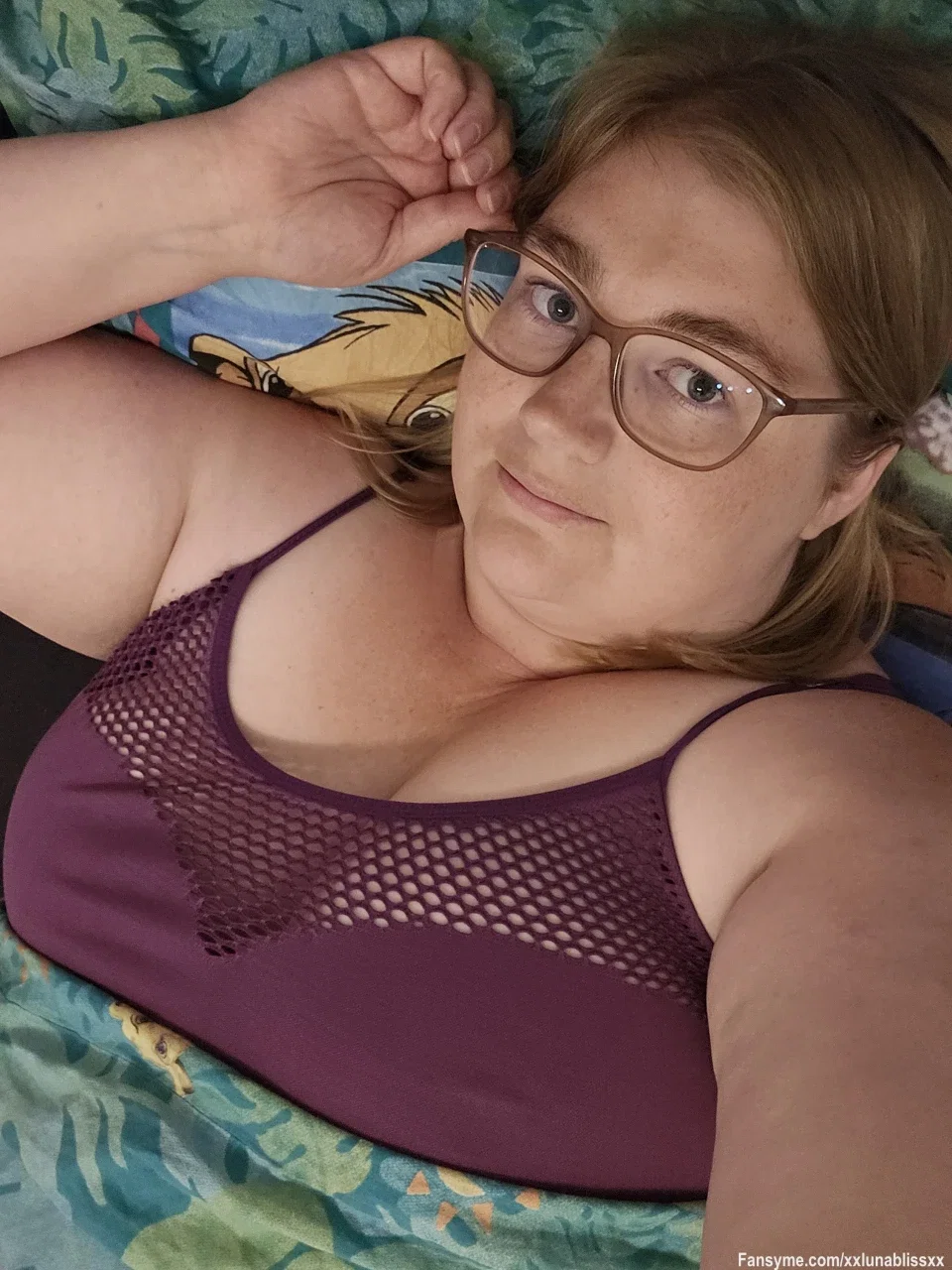 8:00 Uhr und ich weigere mich strikt, diese Decke zu verlassen. 😴 Höchstens für eine Tasse Kaffee! Eigentlich bin ich ja ein Naturkind, aber heute Morgen mutiere ich definitiv zum Faultier. Wer liegt auch noch im Bett? Habt einen entspannten Start in den Tag! ✨