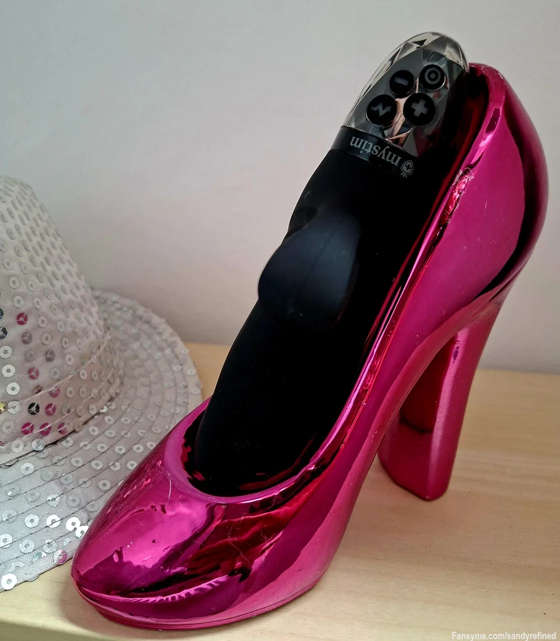 I’ll be using my sex toy for the rest of the week. It’s seen a lot of action... Now she needs to tighten up again. 😋

Den Rest der Woche wird mein S-Spielzeug genutzt. Viel gef... worden. Jetzt muss sie wieder enger werden 😋