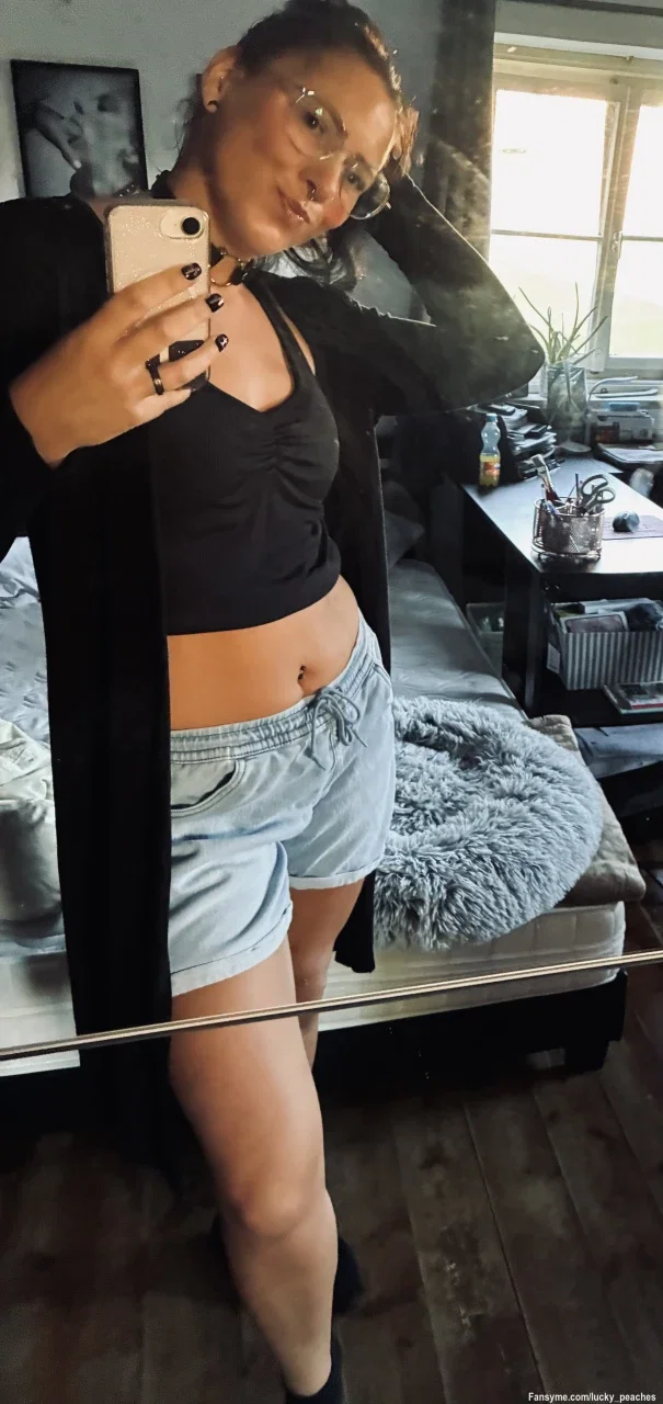 Ich wünsche euch einen Mega geiles Wochenende  soll ja hot 🔥 werden! 

Schon was vor?