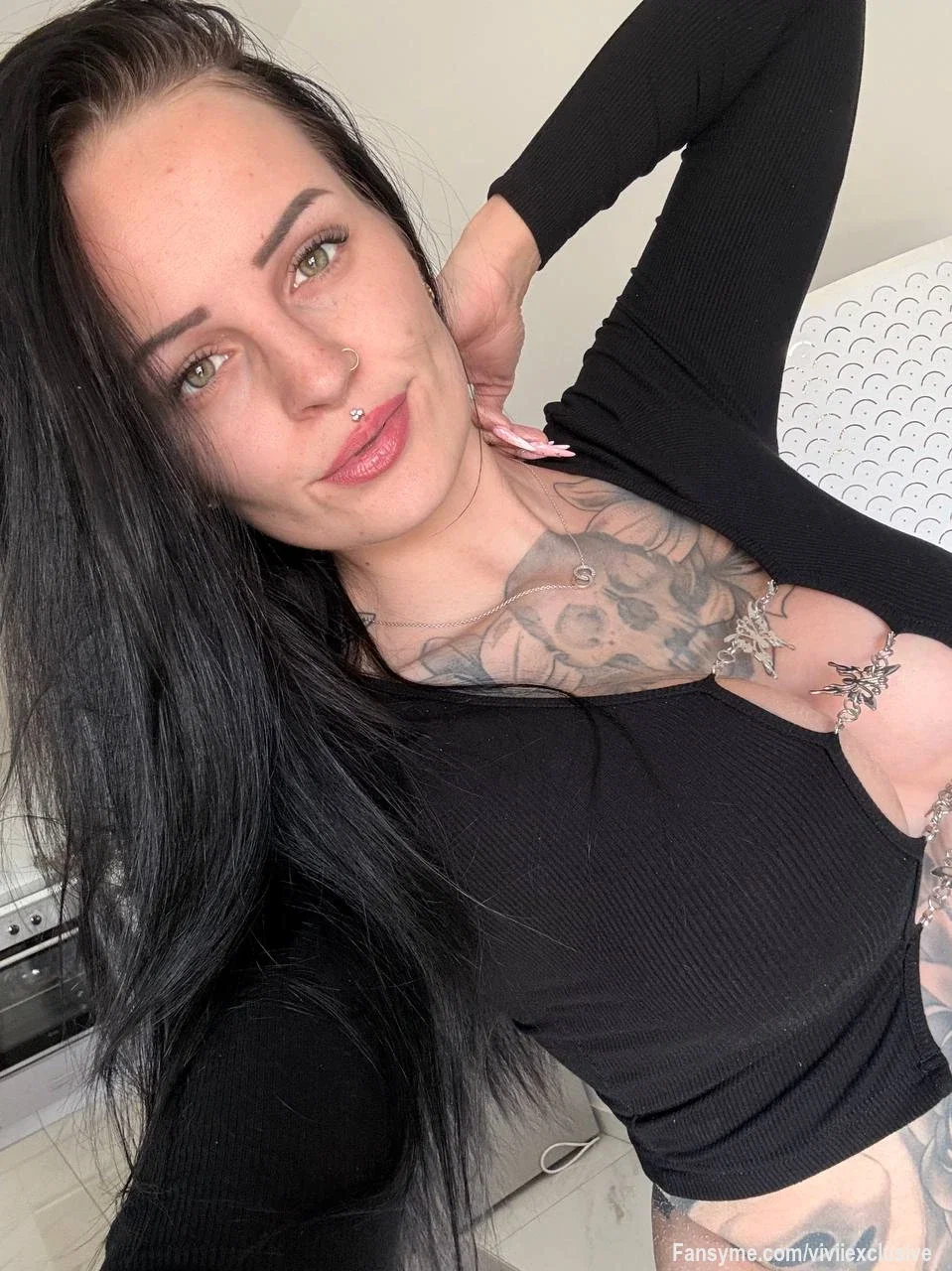 Ich konnte es heute einfach nicht bei diesem einen Bild belassen. 

Wer neugierig ist, weiß, dass das Beste nie direkt auf den ersten Blick zu sehen ist. 😈🥵