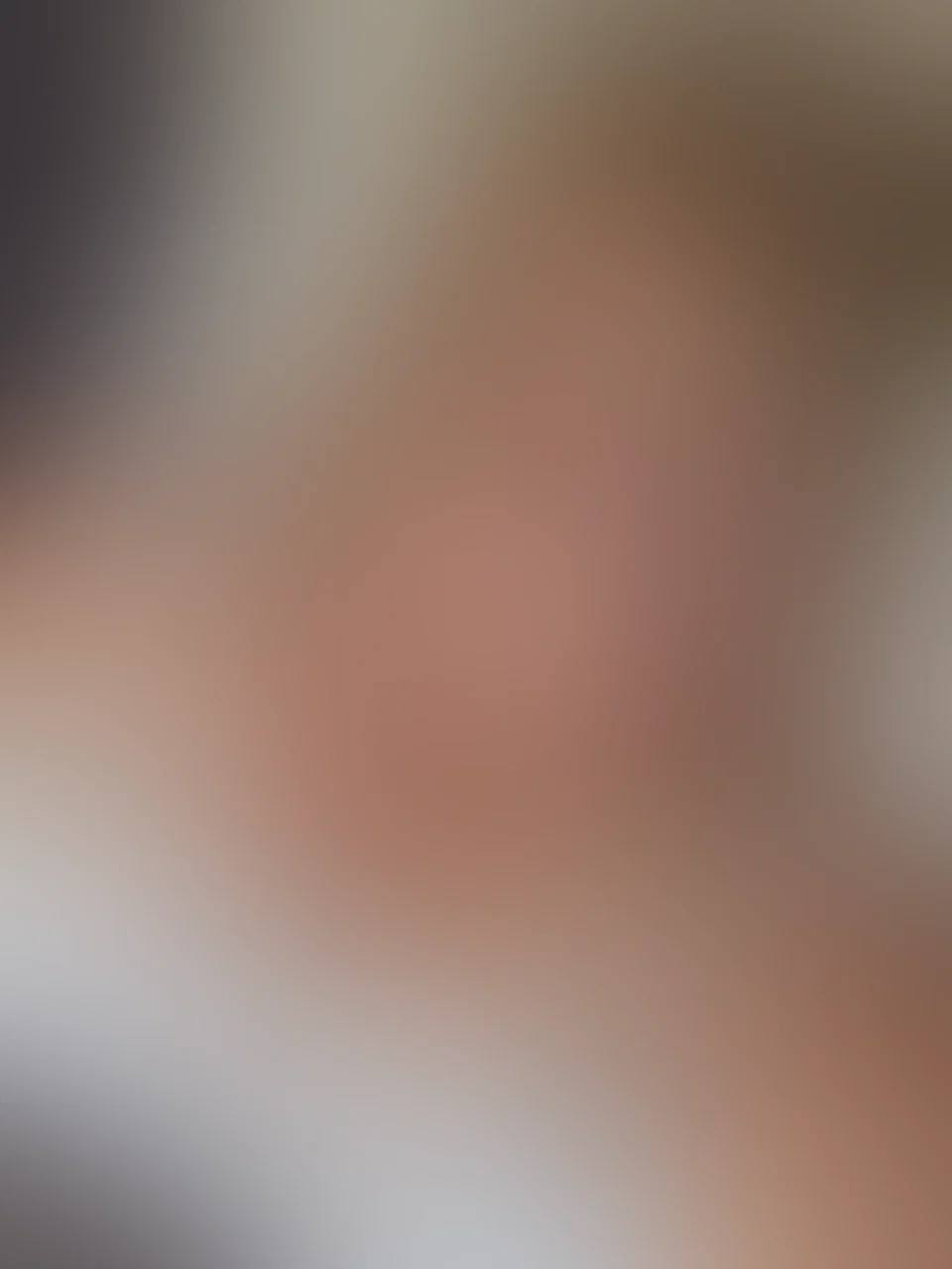 Manchmal gibt es nichts Besseres, als einfach liegenzubleiben und den Moment zu genießen. 🤍 Ein bisschen träumen, den Blick schweifen lassen und die Ruhe auf sich wirken lassen. Ich hoffe, ihr habt heute auch Zeit für einen kleinen Moment der Entspannung! Was ist eure liebste Art, die Seele baumeln zu lassen? ✨