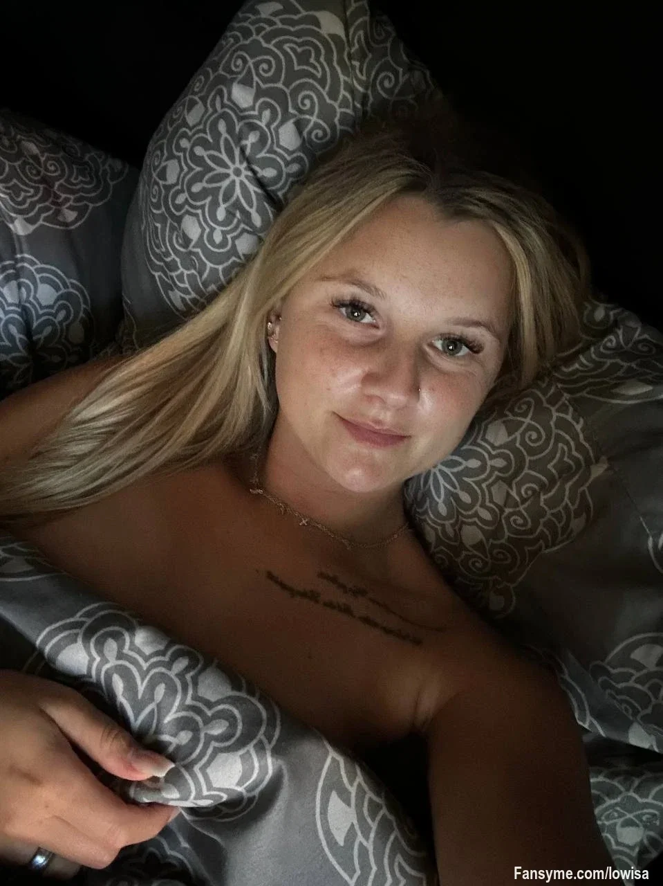 Eigentlich wollte ich nur kurz entspannen...
Aber irgendwie wünsche ich mir gerade jemanden, der mich vom Schlafen abhält. 😉

Bist du derjenige?? 🥵😈😏