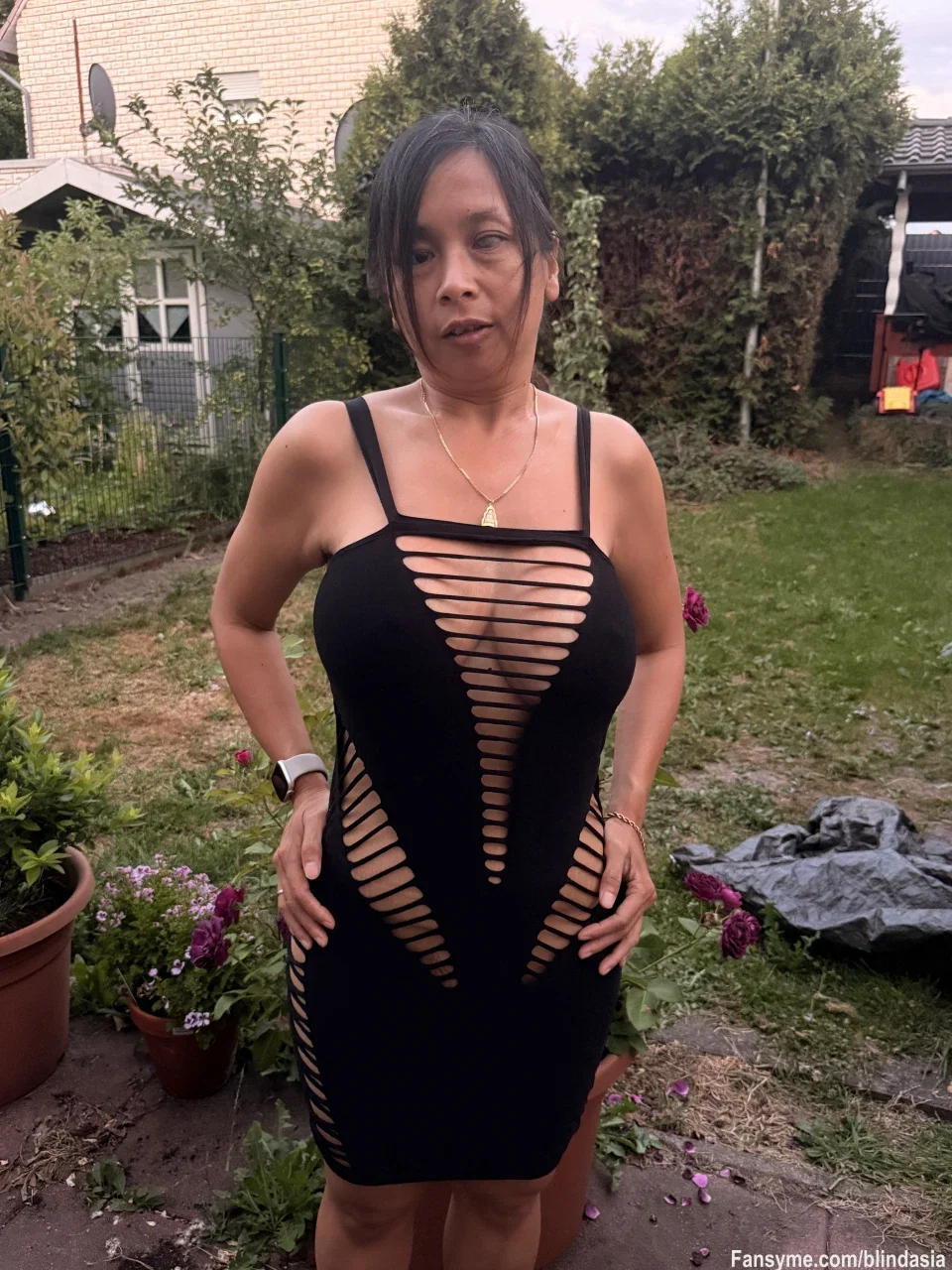 Hey mein Schatz, hatte noch ein bisschen mit der Gartenarbeit zu tun und du? Was treibst du gerade?

Hey sweetheart, I’ve been doing a bit of gardening – how about you? What are you up to at the moment?