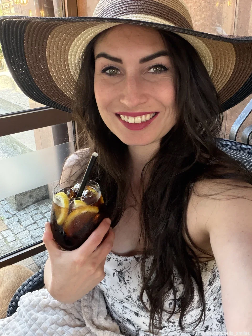 ⚽🔥 Wie genießt du die Halbzeit vom WM-Finale? 😏

Ich nutze die Pause ganz entspannt… ein bisschen durchatmen, etwas trinken und natürlich mitfiebern. ☀️🍹

Oder schaust du in der Halbzeit lieber bei mir vorbei? 👀💋

Ich bin gespannt: Für wen schlägt heute dein Herz? ⚽❤️

#WM #WorldCup #Finale #Football #Soccer #Halbzeit #Matchday #Fußball #FootballFan #Sports #Summer #GoodVibes #German #Deutsch