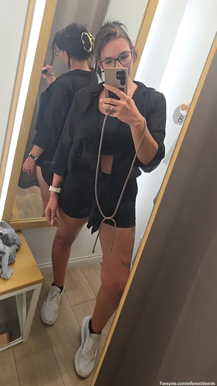 Hey mein Süßer, das ist die liebe Milf in der Umkleide.. 

Willst du wissen wie es anders aussehen kann???#HotMILF #Hotwife #SummerVibes #MILFVibes