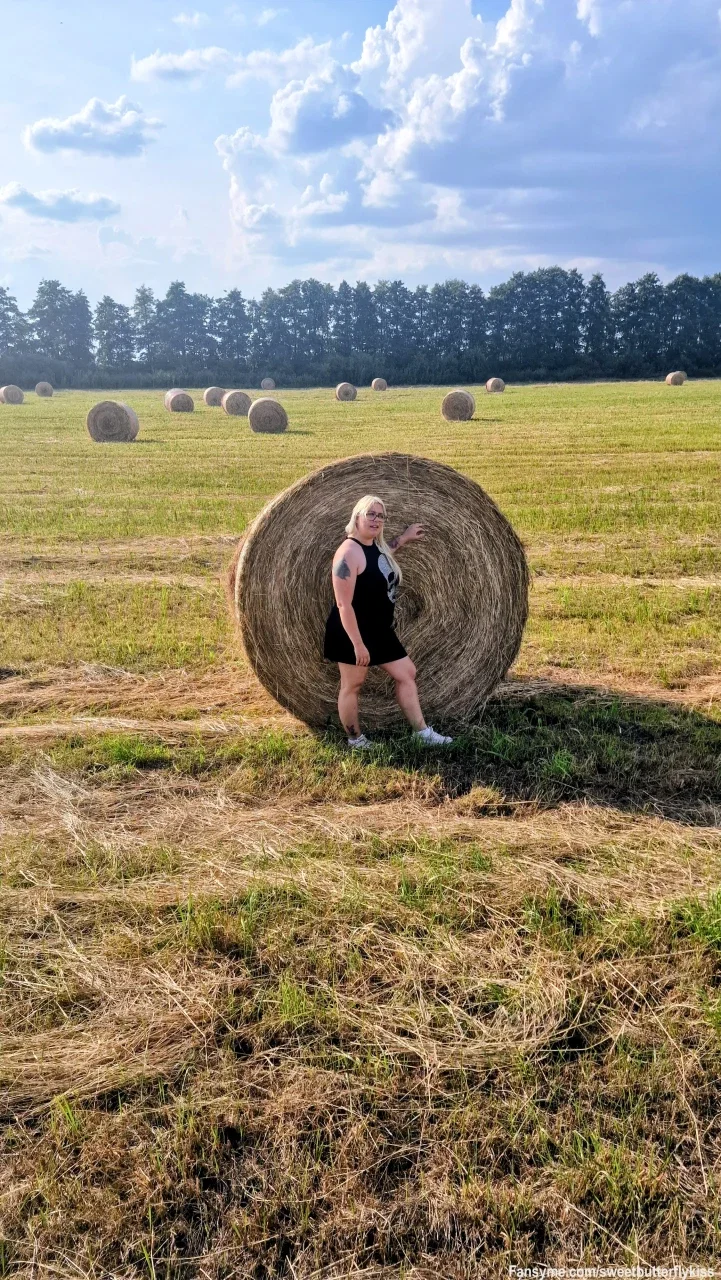Ein kleiner Einblick vom Shooting draußen 😋 Beiträge werden gerade geplant das sie wieder automatisch für euch kommen . Knutscha geht raus