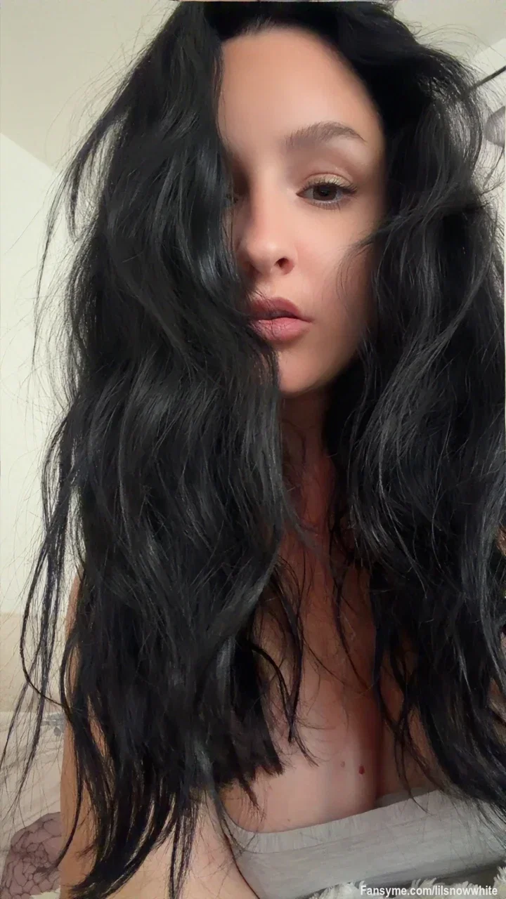 🤩Kleine Challenge, für meine Jäger, die mich hier schon gut kennen. Wie würdest du mich einem neuen User beschreiben? Antwort in den Kommis, bin gespannt:⬇️⬇️⬇️

#chellenge #mood #kennenwiruns #sexy #hot #milf #camdiamond #h2gcd #premiummodel #blackhair #longhair #italiangirl #swissgirl #swiss #girlfriemd #devot