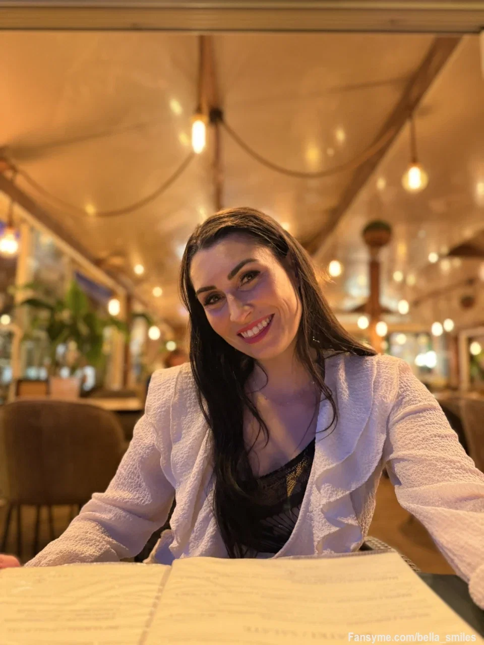 Wenn du mich zum Essen ausführen dürftest… 😏🍷

Wohin würdest du mich einladen?
Schickes Restaurant, romantisches Dinner oder lieber etwas ganz Besonderes nur für uns? 👀💋

Ich bin gespannt, womit du mich beeindrucken würdest…

#dinner #date #restaurant #foodlover #datenight #romantic #lifestyle #german #deutsch #goodvibes #luxury #travel #fyp #explorepage
