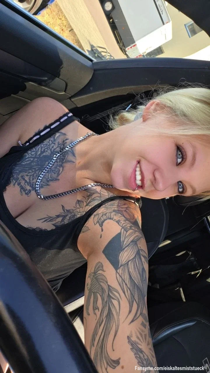 Ich wünsche dir einen schönen Tag 😘

Ich war schon Autowaschen und jetzt suche ich mir ein ruhiges Plätzchen und bin Online für dich 😘