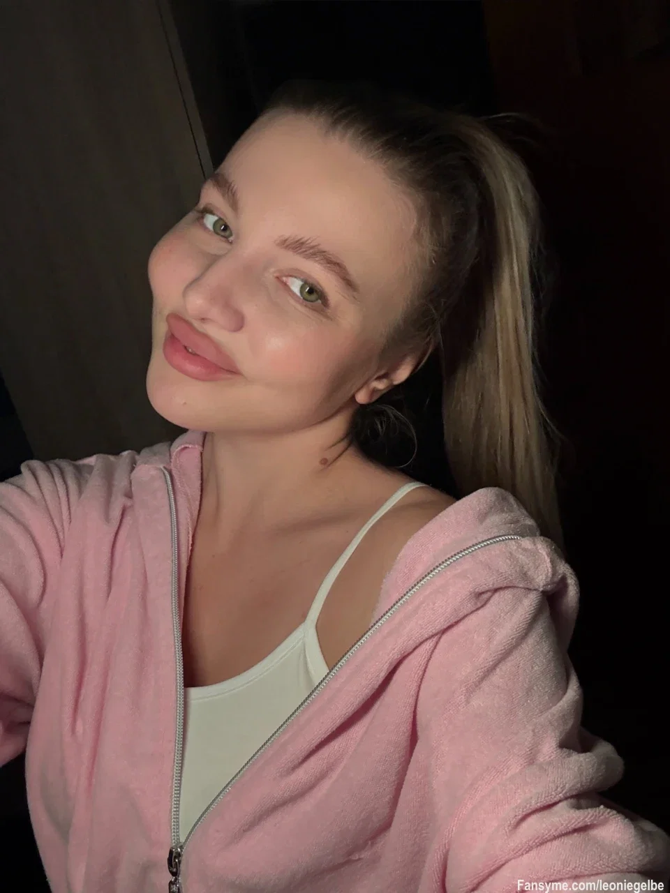 Ich bin heute ganz schön verführerisch drauf. Wollen wir ein kleines Spiel spielen? 🤭😘