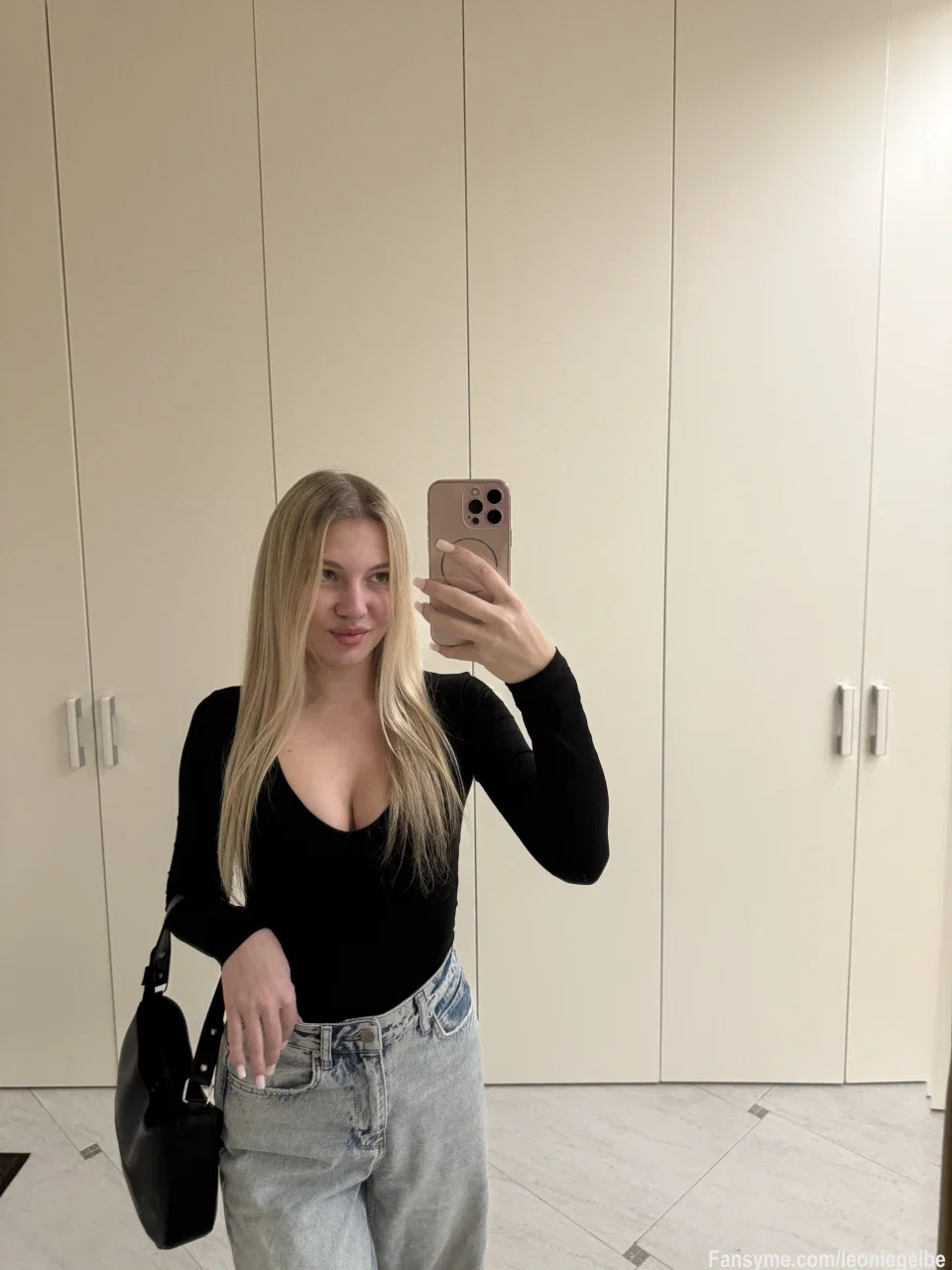 Ich bin süßer, als ich aussehe. Oder gefährlicher. 😇🥵 Hältst du meinem Blick stand?